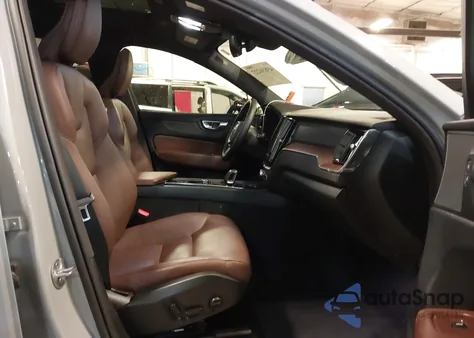 2024 Volvo Xc60 Recharge Plug-In Hybrid T8 Plus Dark Theme из США, поврежденный, VIN YV4H60DL8R1831532